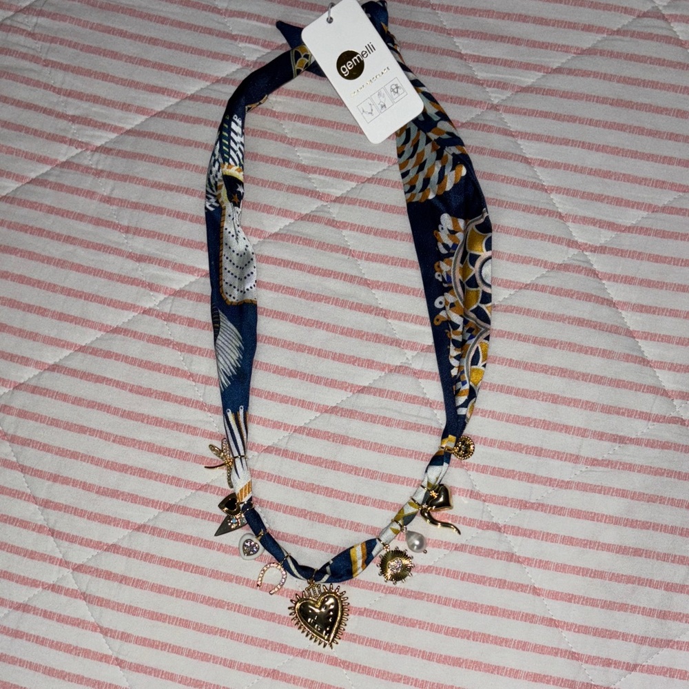Gemelli scarf necklace